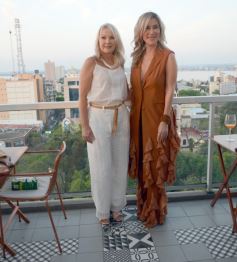 Foto de la galería: Boutique Encantos puso cita con la celebración y solidaridad compartiendo sus 15 años junto a la moda en la ciudad