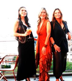 Foto de la galería: Boutique Encantos puso cita con la celebración y solidaridad compartiendo sus 15 años junto a la moda en la ciudad