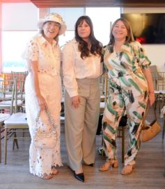 Foto de la galería: Boutique Encantos puso cita con la celebración y solidaridad compartiendo sus 15 años junto a la moda en la ciudad