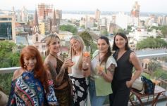 Foto de la galería: Boutique Encantos puso cita con la celebración y solidaridad compartiendo sus 15 años junto a la moda en la ciudad