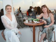 Foto de la galería: Boutique Encantos puso cita con la celebración y solidaridad compartiendo sus 15 años junto a la moda en la ciudad