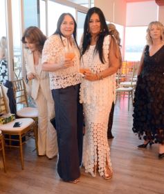 Foto de la galería: Boutique Encantos puso cita con la celebración y solidaridad compartiendo sus 15 años junto a la moda en la ciudad