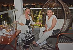 Foto de la galería: Vinos, cata y mucho disfrute: parte de la experiencia que dejó Bastardo Wine en el Rooftop del Hotel Continental