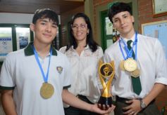 Foto de la galería: Reconocimiento a la dedicación y futuro profesional en el Instituto Superior Combate Mbororé de Posadas