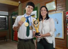 Foto de la galería: Reconocimiento a la dedicación y futuro profesional en el Instituto Superior Combate Mbororé de Posadas