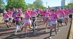 Foto de la galería: Maratón Rosa 2025 por la concientización y prevención del cáncer de mamas