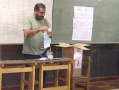 Foto de la galería: Legislativas 2025: en Misiones y en el país se votó por primera vez con la Boleta Única de Papel (BUP)