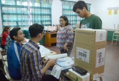 Foto de la galería: Legislativas 2025: en Misiones y en el país se votó por primera vez con la Boleta Única de Papel (BUP)