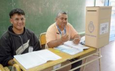 Foto de la galería: Legislativas 2025: en Misiones y en el país se votó por primera vez con la Boleta Única de Papel (BUP)