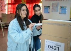 Foto de la galería: Legislativas 2025: en Misiones y en el país se votó por primera vez con la Boleta Única de Papel (BUP)