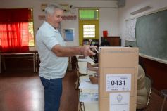 Foto de la galería: Legislativas 2025: en Misiones y en el país se votó por primera vez con la Boleta Única de Papel (BUP)