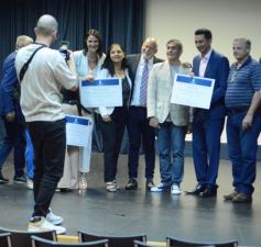 Foto de la galería: Entrega oficial de diplomas a Diputados electos en el Teatro Prosa del Parque del Conocimiento