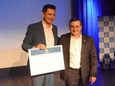 Foto de la galería: Entrega oficial de diplomas a Diputados electos en el Teatro Prosa del Parque del Conocimiento