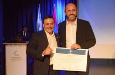 Foto de la galería: Entrega oficial de diplomas a Diputados electos en el Teatro Prosa del Parque del Conocimiento