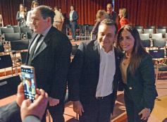 Foto de la galería: Entrega oficial de diplomas a Diputados electos en el Teatro Prosa del Parque del Conocimiento