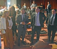 Foto de la galería: Entrega oficial de diplomas a Diputados electos en el Teatro Prosa del Parque del Conocimiento