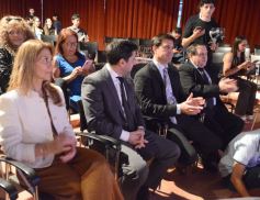 Foto de la galería: Entrega oficial de diplomas a Diputados electos en el Teatro Prosa del Parque del Conocimiento