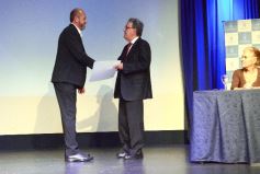 Foto de la galería: Entrega oficial de diplomas a Diputados electos en el Teatro Prosa del Parque del Conocimiento