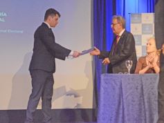 Foto de la galería: Entrega oficial de diplomas a Diputados electos en el Teatro Prosa del Parque del Conocimiento