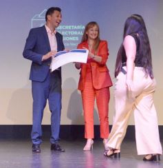 Foto de la galería: Entrega oficial de diplomas a Diputados electos en el Teatro Prosa del Parque del Conocimiento