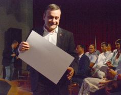 Foto de la galería: Entrega oficial de diplomas a Diputados electos en el Teatro Prosa del Parque del Conocimiento