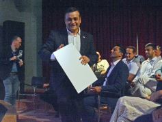 Foto de la galería: Entrega oficial de diplomas a Diputados electos en el Teatro Prosa del Parque del Conocimiento