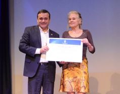 Foto de la galería: Entrega oficial de diplomas a Diputados electos en el Teatro Prosa del Parque del Conocimiento