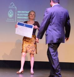 Foto de la galería: Entrega oficial de diplomas a Diputados electos en el Teatro Prosa del Parque del Conocimiento