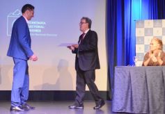 Foto de la galería: Entrega oficial de diplomas a Diputados electos en el Teatro Prosa del Parque del Conocimiento