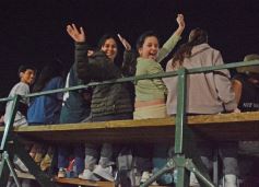 Foto de la galería: Ritmo, brillo y emoción en el cierre de la primera noche del Show de Scolas en La Cascada 