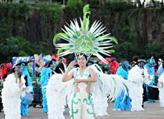 Foto de la galería: La Estudiantina despidió su edición 2025 con todo el esplendor y ritmo en La Cascada