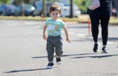Foto de la galería: "Un paso por Santi": la solidaridad y el cariño de la gente siempre presente 