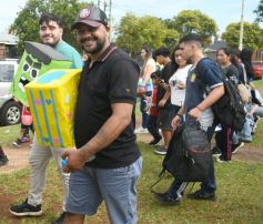 Foto de la galería: El NENI 2032 realizó el cierre de "Reciclarte" con alumnos de la Madre de la Misericordia