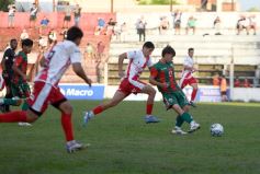 Foto de la galería: Tarde de fútbol en Villa Sarita: Guaraní y una goleada ante Brown por el Torneo Regional 