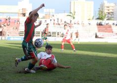 Foto de la galería: Tarde de fútbol en Villa Sarita: Guaraní y una goleada ante Brown por el Torneo Regional 
