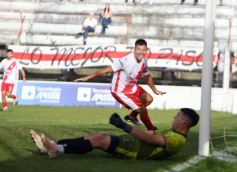 Foto de la galería: Tarde de fútbol en Villa Sarita: Guaraní y una goleada ante Brown por el Torneo Regional 