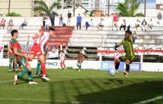 Foto de la galería: Tarde de fútbol en Villa Sarita: Guaraní y una goleada ante Brown por el Torneo Regional 