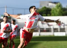Foto de la galería: Tarde de fútbol en Villa Sarita: Guaraní y una goleada ante Brown por el Torneo Regional 