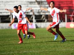 Foto de la galería: Tarde de fútbol en Villa Sarita: Guaraní y una goleada ante Brown por el Torneo Regional 