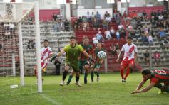 Foto de la galería: Tarde de fútbol en Villa Sarita: Guaraní y una goleada ante Brown por el Torneo Regional 
