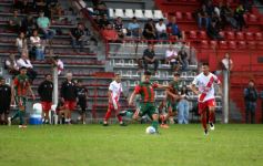 Foto de la galería: Tarde de fútbol en Villa Sarita: Guaraní y una goleada ante Brown por el Torneo Regional 