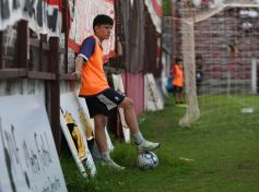 Foto de la galería: Tarde de fútbol en Villa Sarita: Guaraní y una goleada ante Brown por el Torneo Regional 