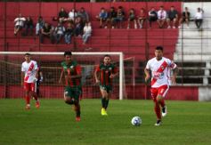 Foto de la galería: Tarde de fútbol en Villa Sarita: Guaraní y una goleada ante Brown por el Torneo Regional 