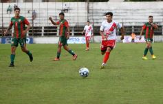 Foto de la galería: Tarde de fútbol en Villa Sarita: Guaraní y una goleada ante Brown por el Torneo Regional 