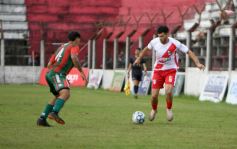 Foto de la galería: Tarde de fútbol en Villa Sarita: Guaraní y una goleada ante Brown por el Torneo Regional 