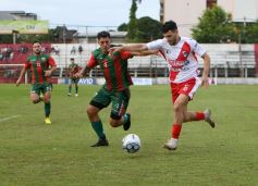 Foto de la galería: Tarde de fútbol en Villa Sarita: Guaraní y una goleada ante Brown por el Torneo Regional 