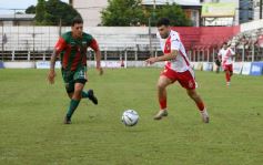 Foto de la galería: Tarde de fútbol en Villa Sarita: Guaraní y una goleada ante Brown por el Torneo Regional 