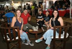 Foto de la galería: La primera noche del Festival del Litoral en la Cascada se disfrutó entre amigos, mates y tererés