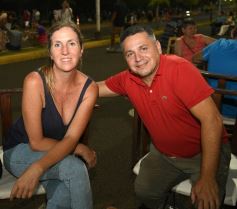 Foto de la galería: La primera noche del Festival del Litoral en la Cascada se disfrutó entre amigos, mates y tererés