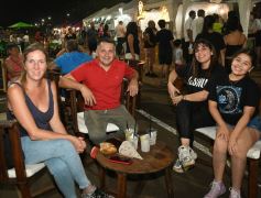 Foto de la galería: La primera noche del Festival del Litoral en la Cascada se disfrutó entre amigos, mates y tererés